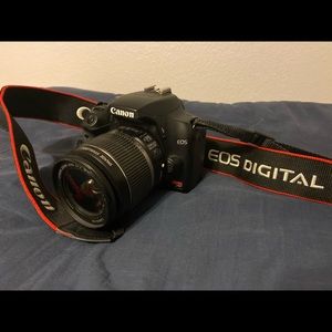 Canon eos Rebel xs Camera w/zoom lens